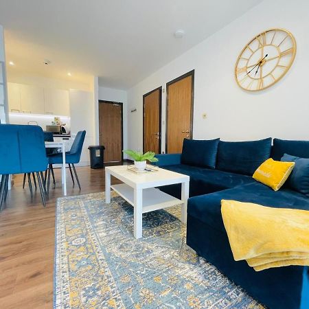Park Street Apartment Luton By Hostaguest ภายนอก รูปภาพ