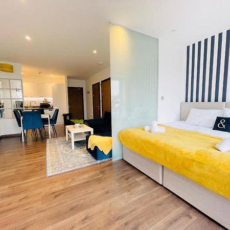 Park Street Apartment Luton By Hostaguest ภายนอก รูปภาพ