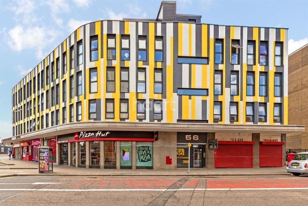 Park Street Apartment Luton By Hostaguest ภายนอก รูปภาพ