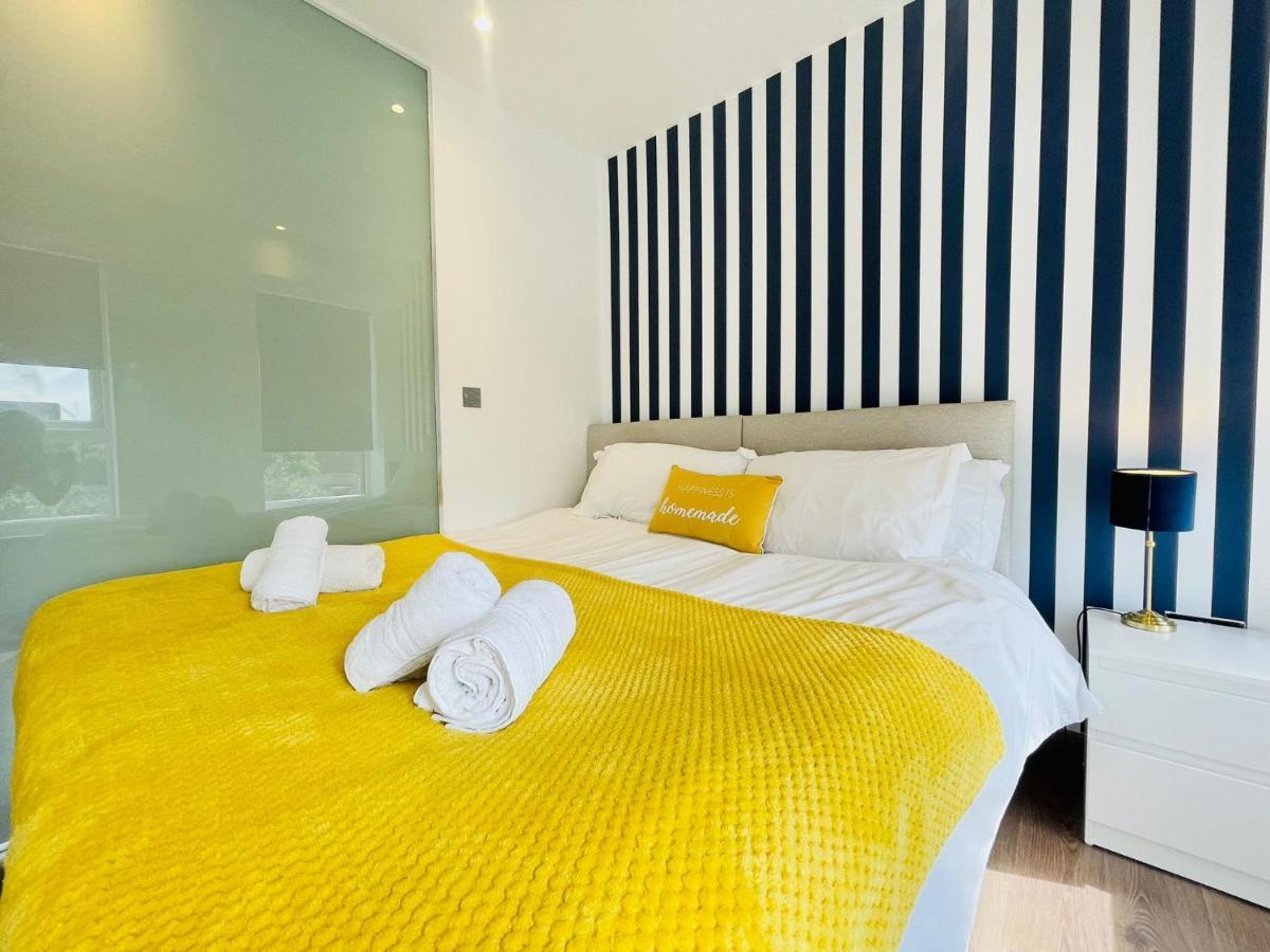Park Street Apartment Luton By Hostaguest ภายนอก รูปภาพ