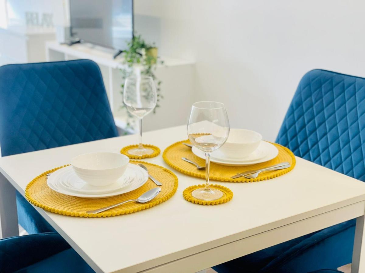 Park Street Apartment Luton By Hostaguest ภายนอก รูปภาพ