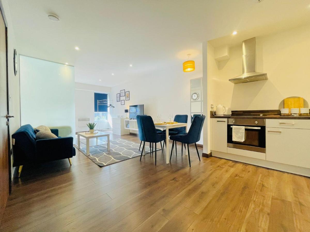 Park Street Apartment Luton By Hostaguest ภายนอก รูปภาพ