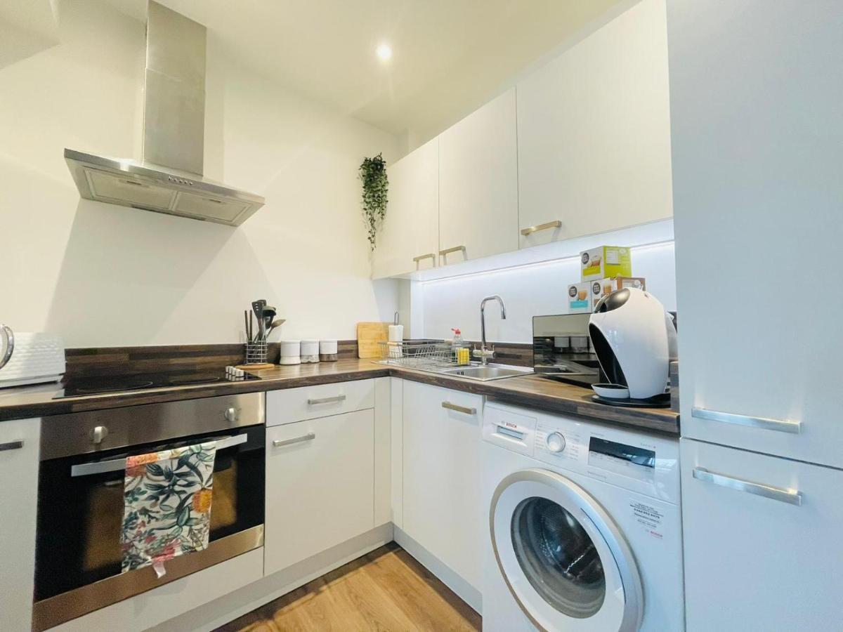 Park Street Apartment Luton By Hostaguest ภายนอก รูปภาพ